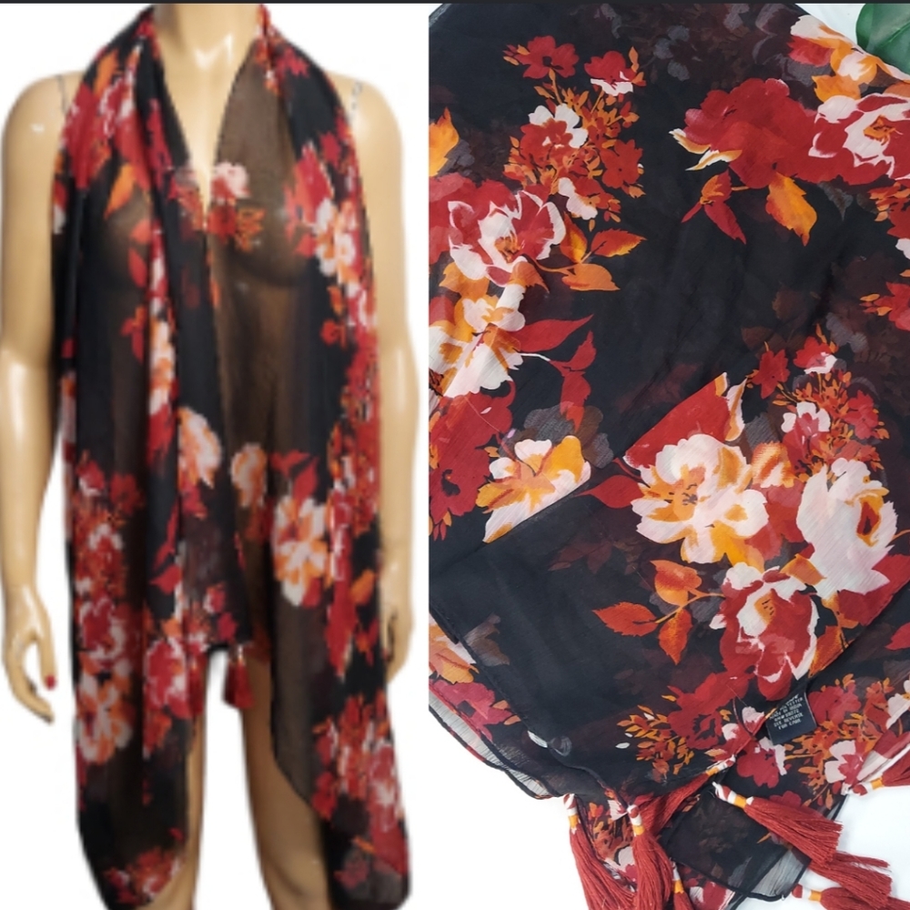 Floral Print Tassel Accent Corner Wrap